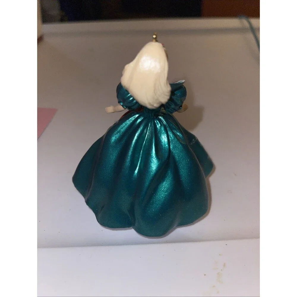 HALLMARK 1995 Keepsake Holiday BARBIE Christmas Ornament 3rd in Series